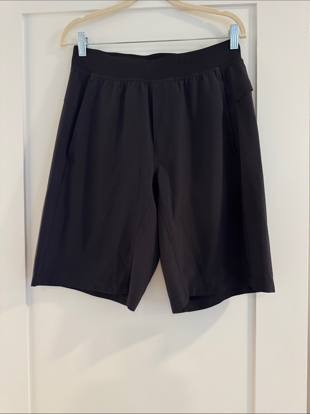 Lululemon Shorts Unlined Loose Fit Pocket Stretch in Black | Size Medium